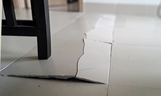 Vụ nền gạch chung cư phồng rộp, nứt toác, Sở Xây dựng Bình Định nói gì? 