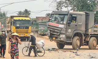 Khiếp sợ với 'hung thần' xe ben chở vật liệu xây dựng công trình trọng điểm ở Bình Định