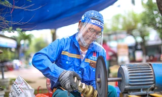 Tò mò nghề đánh bóng 'báu vật' mỗi năm một lần 