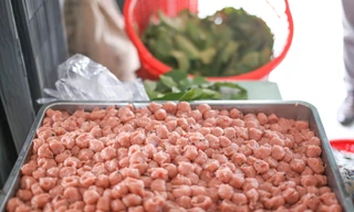 Nem Chợ Huyện vào vụ Tết