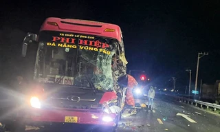 Hai xe khách tông nhau ở Phú Yên, nhiều người thương vong