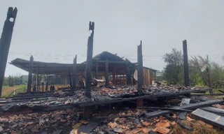 Nhà dân gần 100m2 bị thiêu rụi lúc rạng sáng mùng 1 Tết