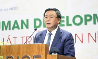 Hướng khoa học tới mục tiêu cao nhất là phát triển toàn diện con người