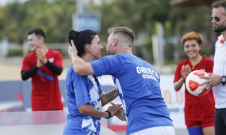 VĐV Hy Lạp bất ngờ cầu hôn bạn gái trên bãi biển Quy Nhơn tại giải Teqball thế giới 2024
