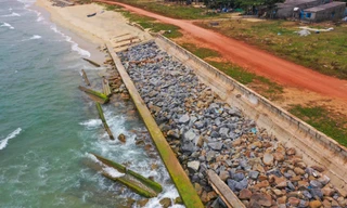 Bình Định chấm dứt dự án kè chống xói lở 80 tỷ đồng ở bờ biển Tam Quan