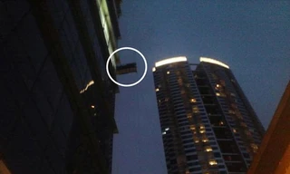 Gió thổi văng lồng sắt đập tan kính tầng 60 tòa nhà Keangnam