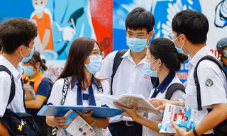 Ôn thi giữa mùa dịch: Gen Z "bất biến giữa dòng đời vạn biến", quyết tâm đậu đại học "top"