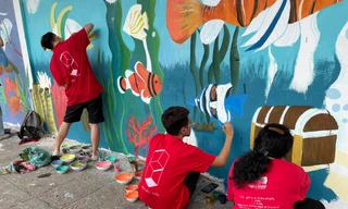 TP.HCM: Giới trẻ "đổi màu áo" cho những bức tường cũ, tiếp thêm năng lượng sống xanh