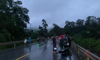 Trên đường đi làm về, hai chị em dâu bị nước lũ cuốn trôi