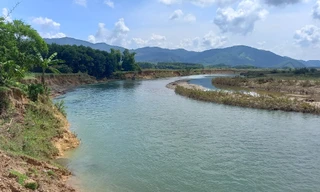 Sông lấn làng, dân thấp thỏm lo âu khi mùa mưa lũ đến