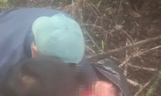 Bé trai còn nguyên dây rốn bị bỏ rơi trong túi nylon bên vệ đường