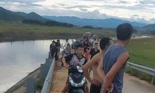 Hai anh em ruột đuối nước khi cứu nhau dưới kênh