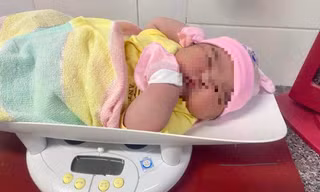 Bé gái sơ sinh chào đời với cân nặng 'khủng' 6kg