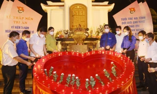 Thắp nến tri ân tại Ngã ba Đồng Lộc