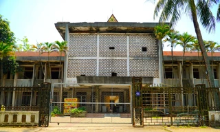 Hàng loạt công sở, nhà khách bị bỏ hoang trên 'đất vàng' TP Hà Tĩnh