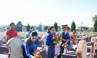 Dâng ngàn đoá hoa sen tri ân anh hùng liệt sĩ