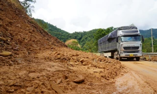 Hàng loạt điểm sạt lở trên cung đường lên cửa khẩu Cầu Treo 