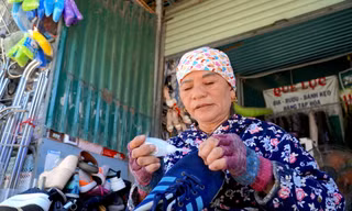 Nghề cứu những đôi giày cũ