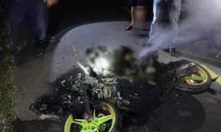 Nam thanh niên tử vong cạnh chiếc xe máy đang bốc cháy giữa đường