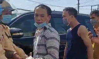 Bất chấp hiệu lệnh của CSGT, tài xế lùi xe với tốc độ cao trên quốc lộ 1A