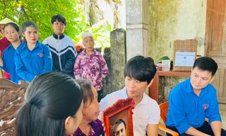 Xúc động nhóm bạn trẻ phục dựng ảnh chân dung Anh hùng liệt sĩ Phan Đình Giót