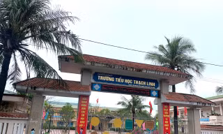 Hàng loạt khoản thu trái quy định, hiệu trưởng nói... tự nguyện