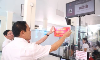 Công khai số điện thoại riêng làm đường dây nóng, Chủ tịch Hà Tĩnh nói 'dân gọi liên tục'