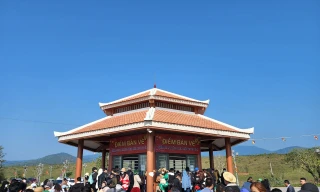 Hàng ngàn người nô nức đến chùa Hương Tích trẩy hội đầu năm