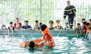 Lớp học của những 'thầy giáo áo xanh' giúp trẻ tránh đuối nước