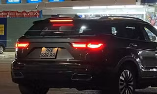 Xe biển giả ngũ quý 9 ngang nhiên đi trên phố Hà Tĩnh