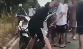 Công an triệu tập nhóm học sinh đánh hội đồng nam sinh lớp 9