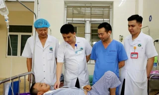 Cứu sống người đàn ông bị tôn cắt đứt tĩnh mạch vùng cổ