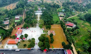 Người dân viếng mộ Đại danh y Hải Thượng Lãn Ông Lê Hữu Trác 