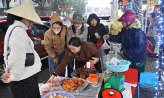 Không phải cá lóc, lợn quay, nhiều người cúng Thần tài mâm cỗ có tên khá lạ