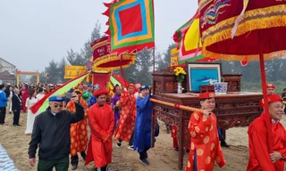 Độc đáo lễ hội cầu ngư, hàng trăm người rước thần cá ra biển 