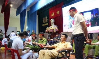 Hàng trăm cán bộ, chiến sỹ công an tham gia hiến máu tình nguyện