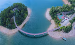 Mê mẩn cảnh đẹp trong lòng hồ Kẻ Gỗ 