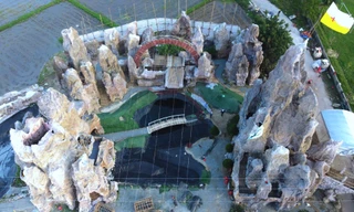 Hang đá Bê-lem 'khổng lồ' từ hàng nghìn cây tre chào đón Giáng sinh