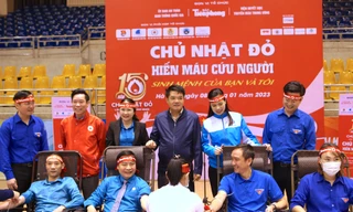 Chủ nhật Đỏ tại Hà Tĩnh: Giám đốc Công an tỉnh tham gia hiến máu