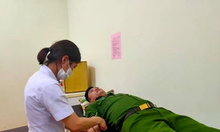 Trung úy công an hiến máu cứu sản phụ trong đêm
