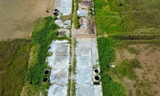 Xót xa nhìn 'thủ phủ' làm muối vắng ngắt, diêm dân bỏ ruộng đổi nghề