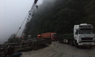 Sạt lở đường lên Cửa khẩu Cầu Treo