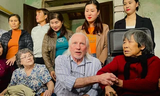 Cựu binh Mỹ vượt hơn 13.000km đến Hà Tĩnh trao trả cuốn nhật ký cho gia đình liệt sĩ