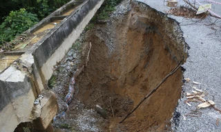 Xuất hiện 'hố tử thần' sâu gần 10m ở Hà Tĩnh