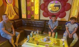 3 người đàn ông bị khởi tố sau bữa tiệc tiễn bạn đi nước ngoài