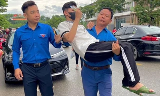 Hình ảnh đẹp của thanh niên tình nguyện tiếp sức mùa thi