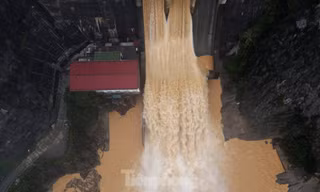 Mưa lớn, nhiều hồ chứa nước thuỷ điện Hà Tĩnh đồng loạt xả lũ