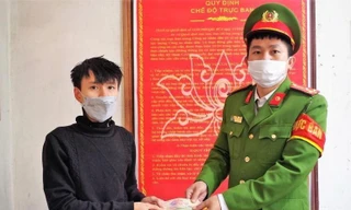 Nhặt được xấp tiền, anh nông dân 9x đăng lên mạng, trình báo công an tìm chủ nhân