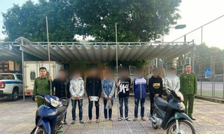 Nhóm thanh thiếu niên mang bom xăng, tuýp sắt đi giải quyết mâu thuẫn