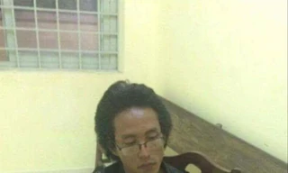 Khởi tố thanh niên vác mã tấu chém hàng loạt kính ô tô trên đường